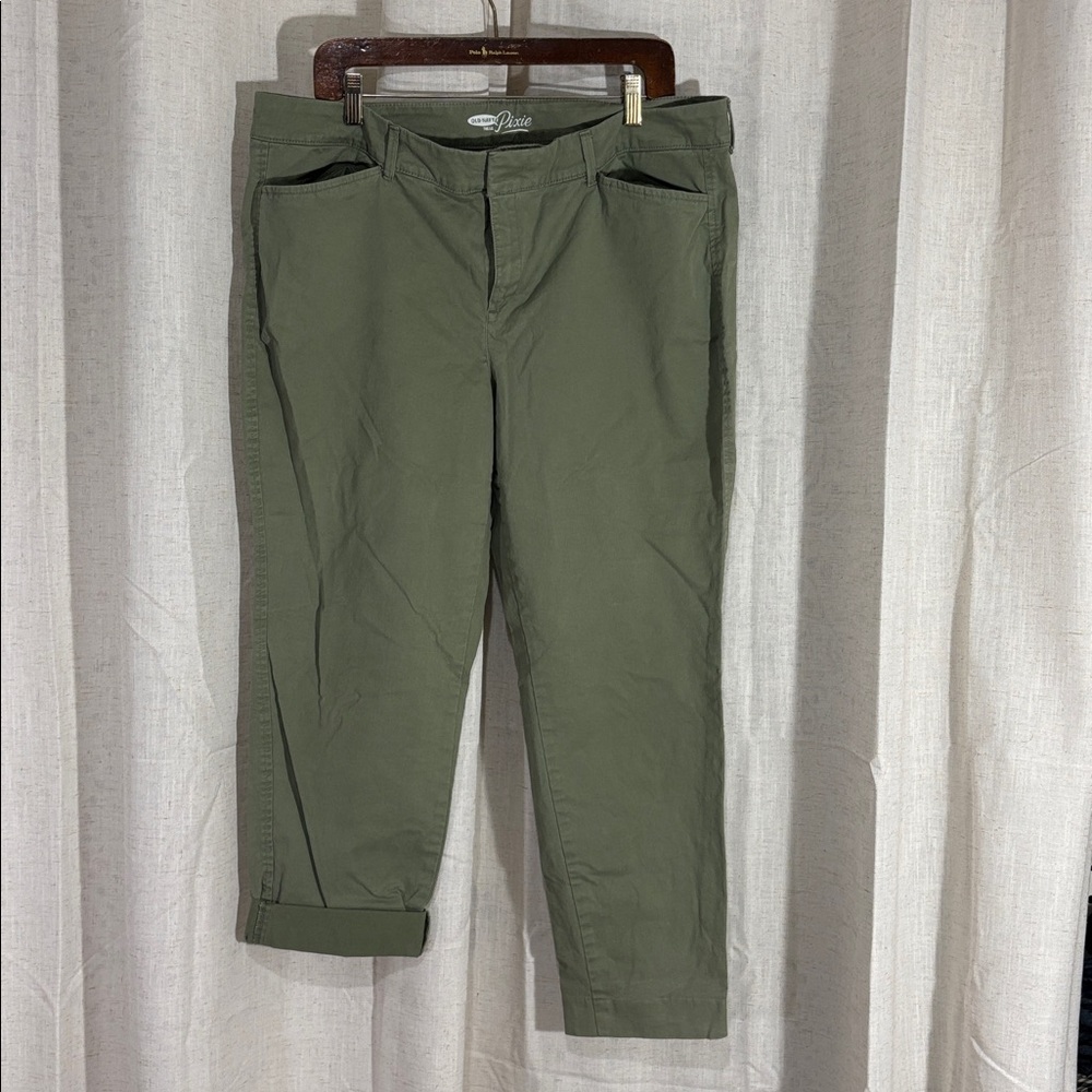 Old Navy Women’s Khaki Green Pixie Chinos
